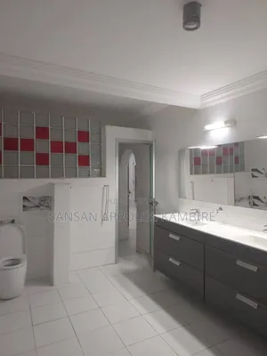 5chbre Duplex dans Une Magnifique Villa, Cocody à Vendre