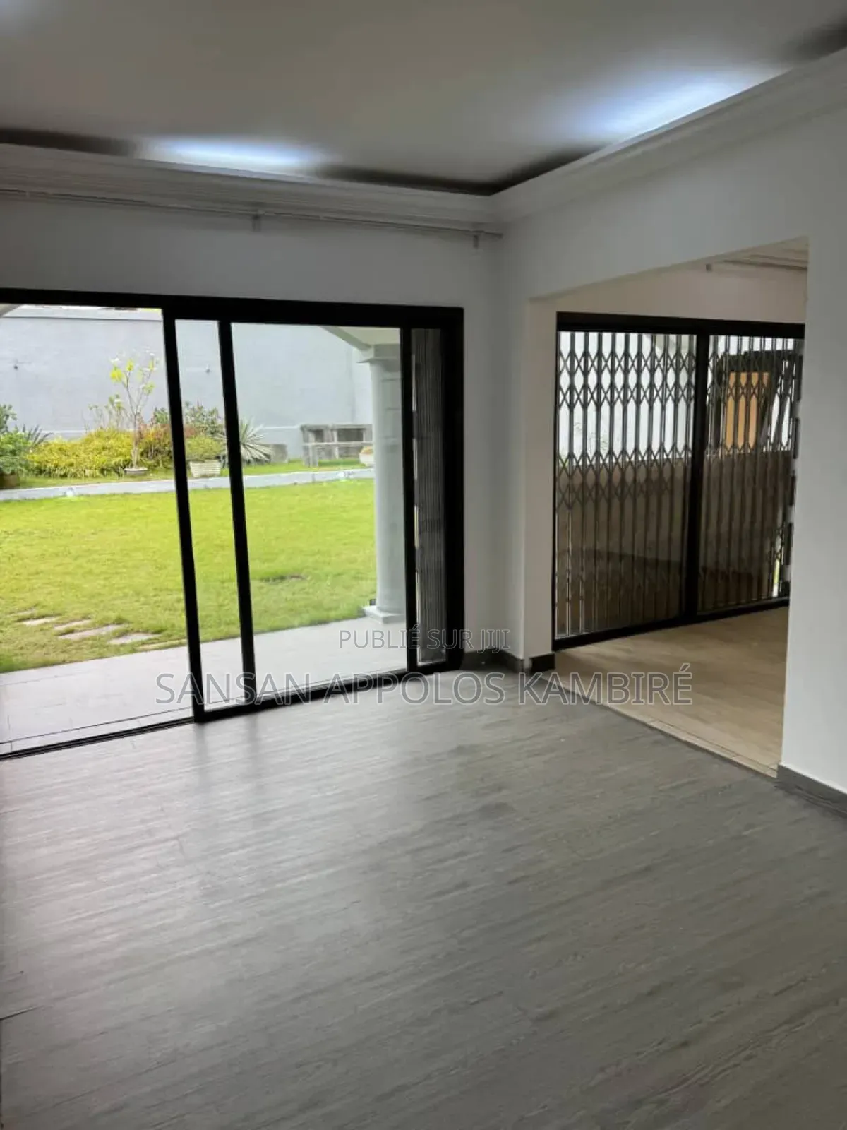 7chbre Duplex dans Une Belle Villa De, Cocody à Vendre