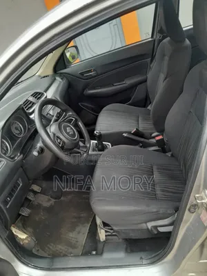 Photo - Suzuki Dzire 2023 Gris