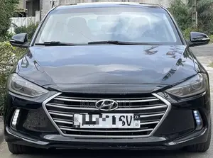 Photo - Hyundai Elantra Limited 2018 Noir Mat
