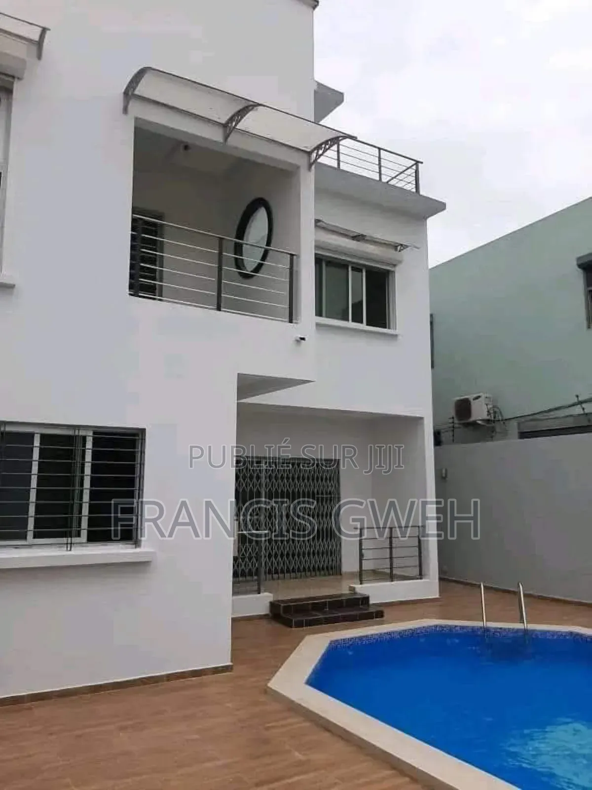 5chbre Duplex dans Francis Gweh, Cocody à Louer