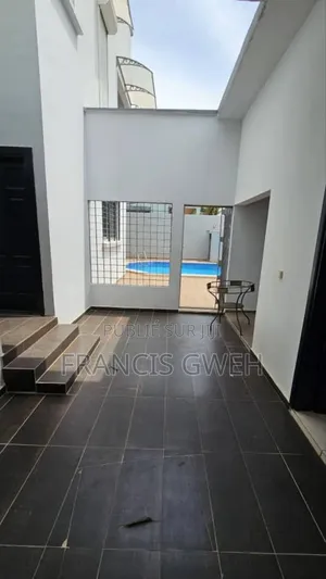 5chbre Duplex dans Francis Gweh, Cocody à Louer