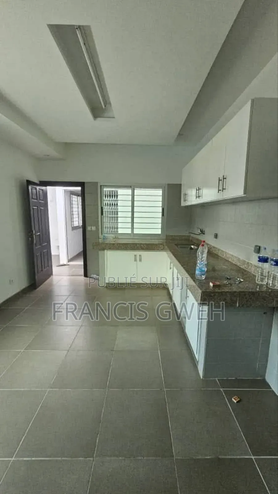 5chbre Duplex dans Francis Gweh, Cocody à Louer