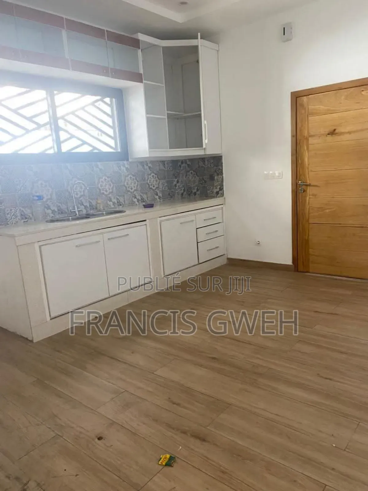 5chbre Duplex dans Francis Gweh, Cocody à Louer