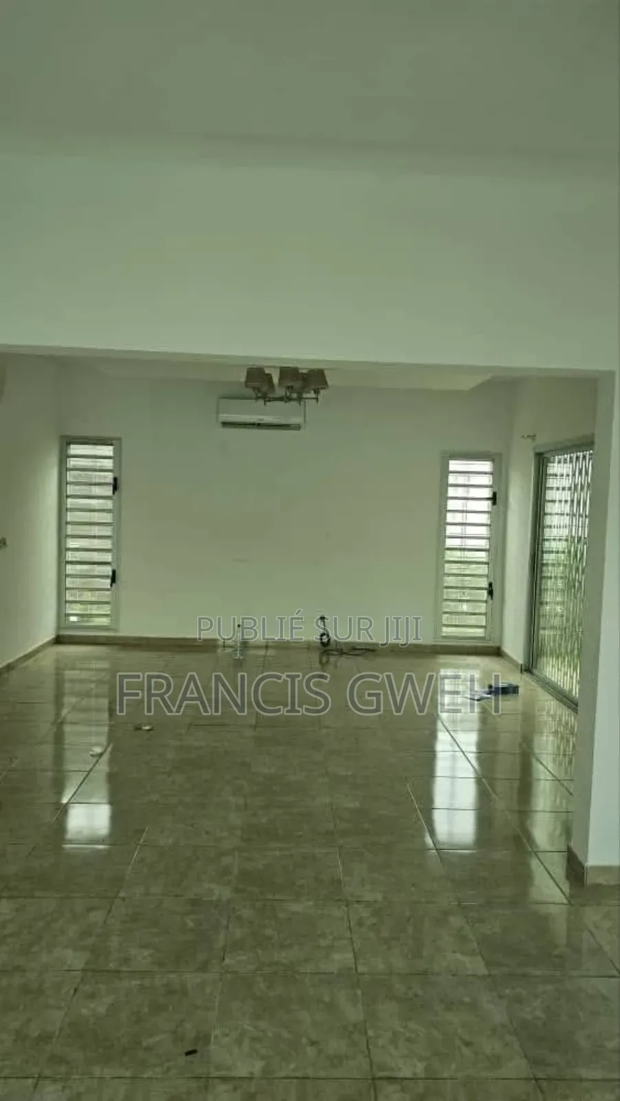 5chbre Duplex dans Francis Gweh, Cocody à Louer