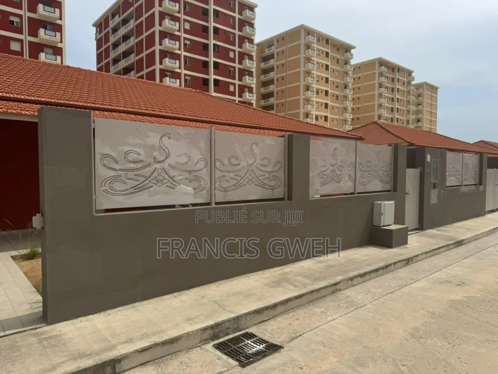 3chbre Villa dans Francis Gweh, Cocody à Louer