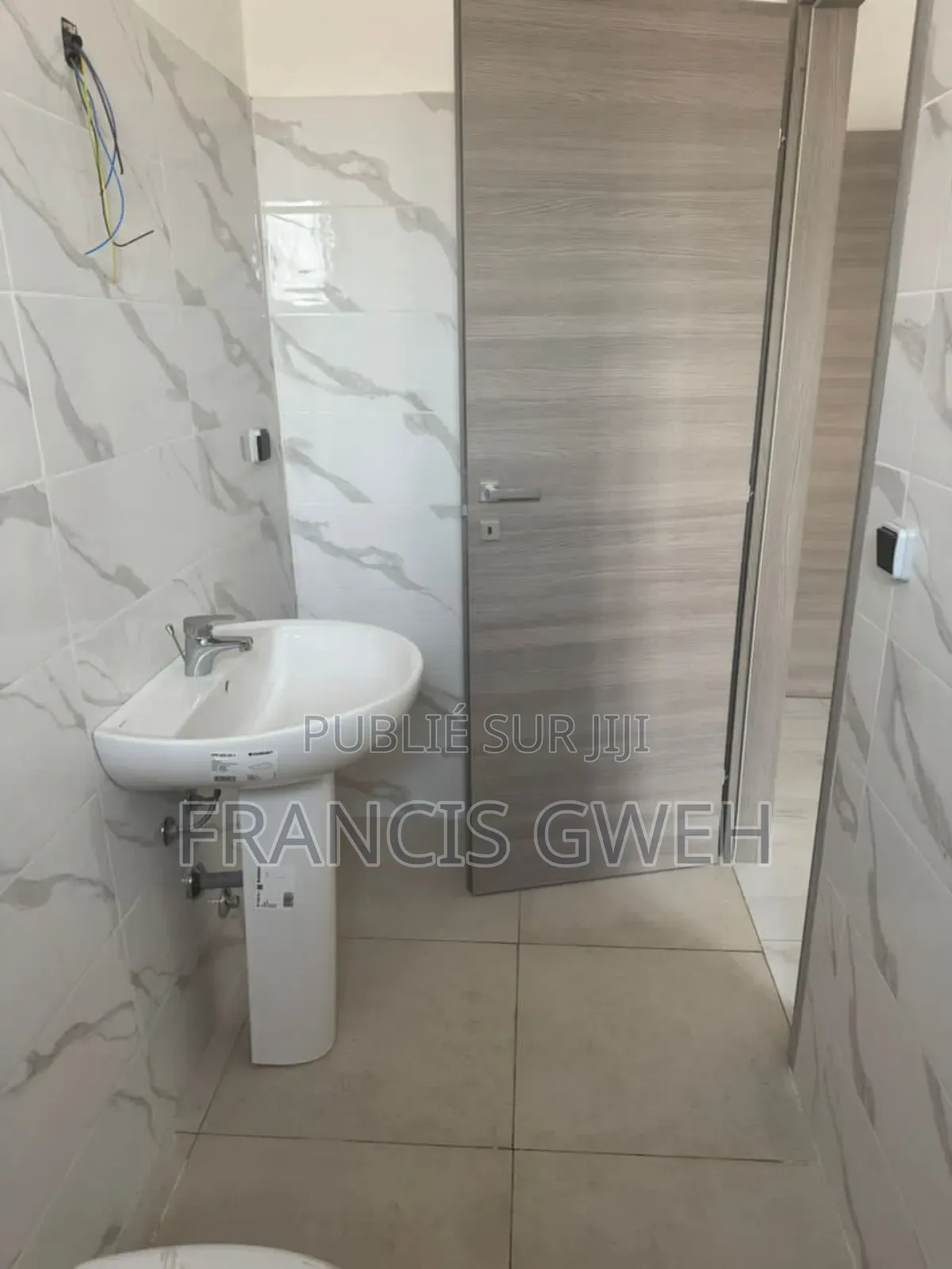 3chbre Villa dans Francis Gweh, Cocody à Louer