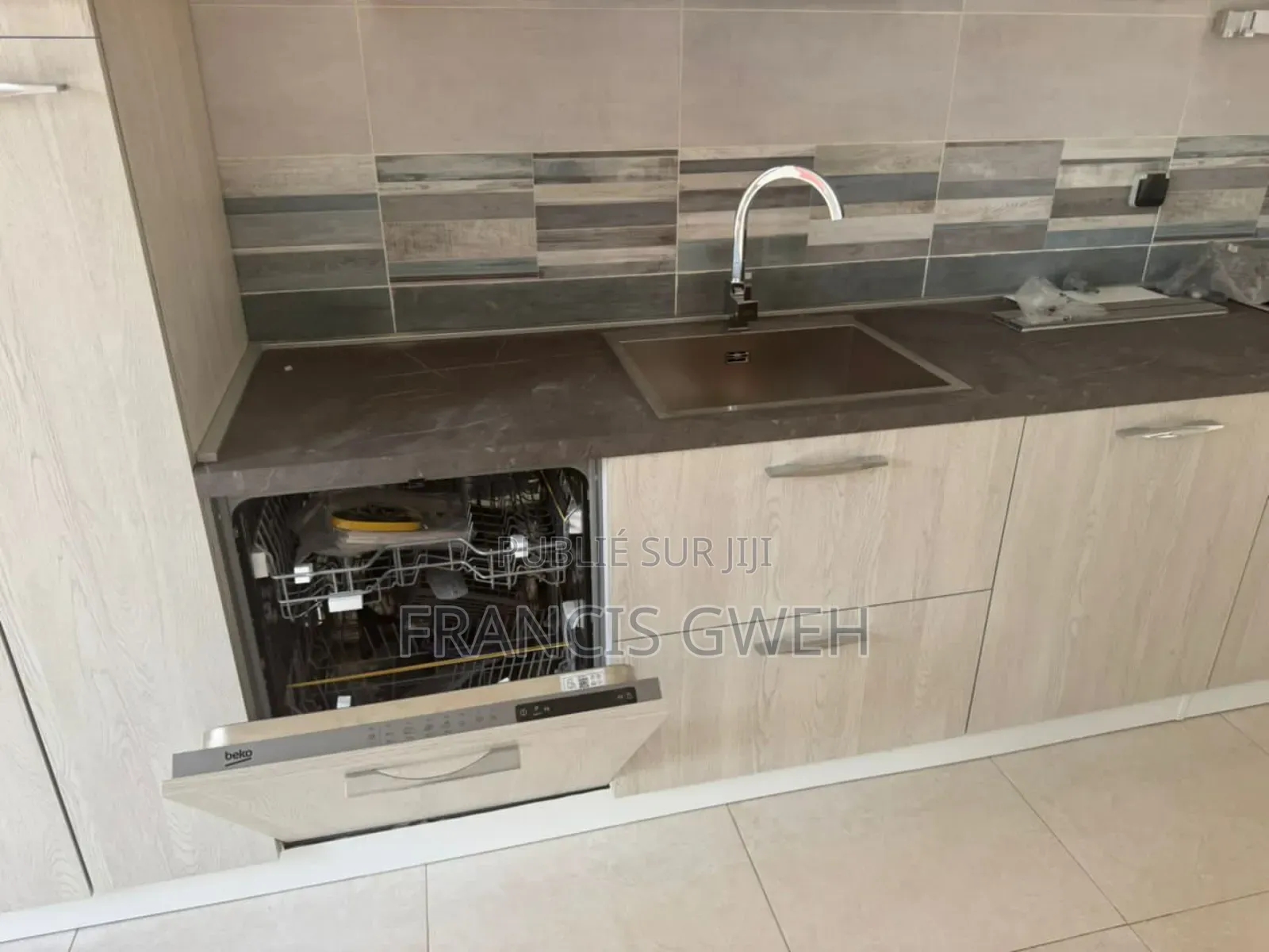 3chbre Villa dans Francis Gweh, Cocody à Louer