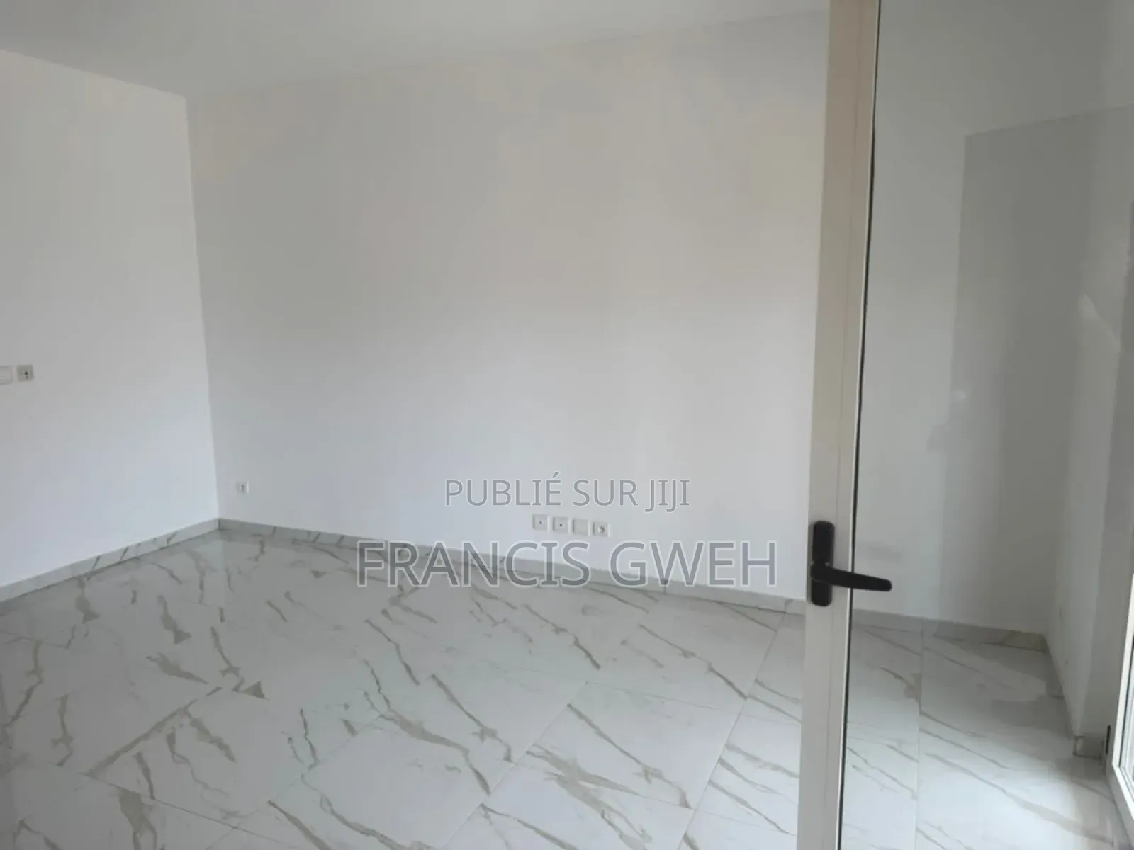 3chbre Villa dans Francis Gweh, Cocody à Louer