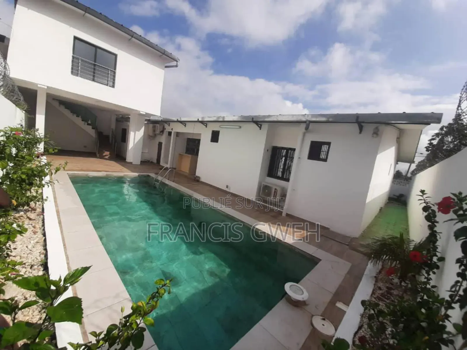 4chbre Duplex dans Francis Gweh, Cocody à Louer