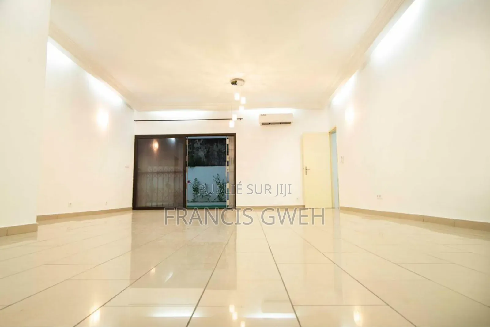 4chbre Duplex dans Francis Gweh, Cocody à Louer