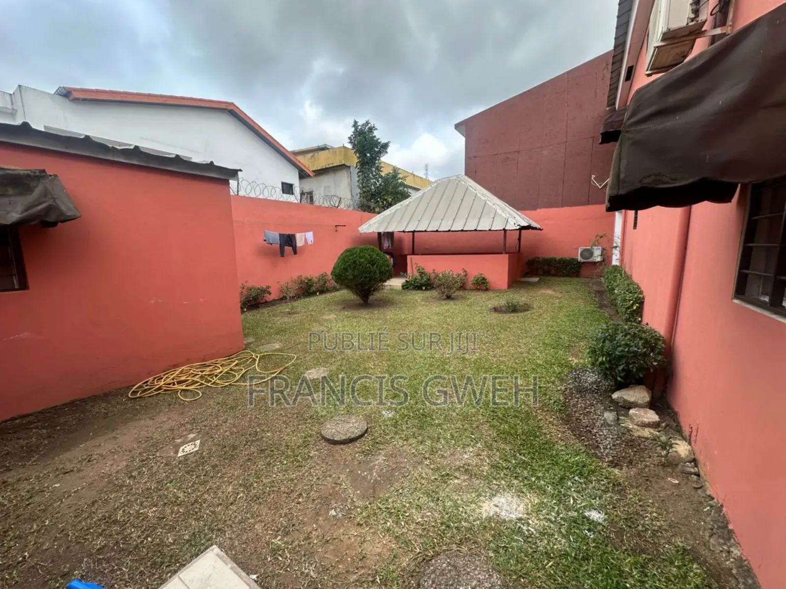 3chbre Duplex dans Francis Gweh, Cocody à Louer