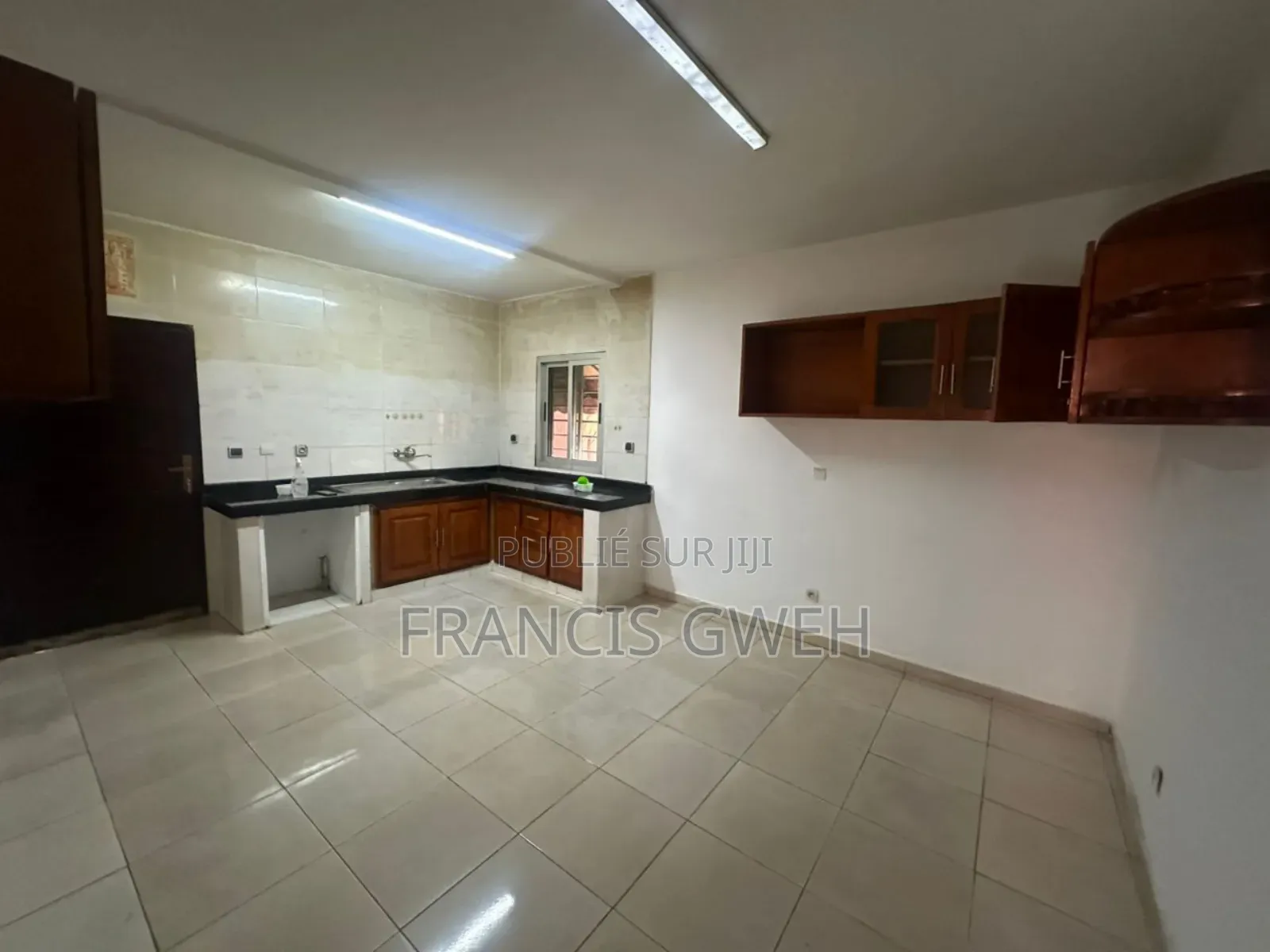 3chbre Duplex dans Francis Gweh, Cocody à Louer