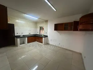 3chbre Duplex dans Francis Gweh, Cocody à Louer