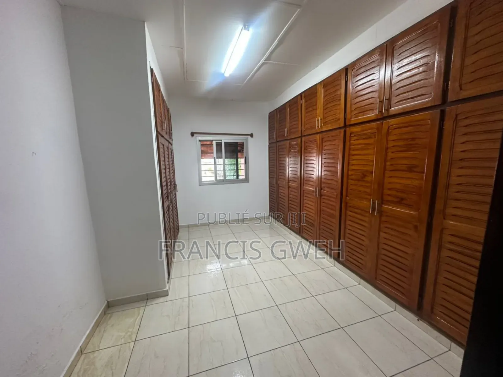 3chbre Duplex dans Francis Gweh, Cocody à Louer