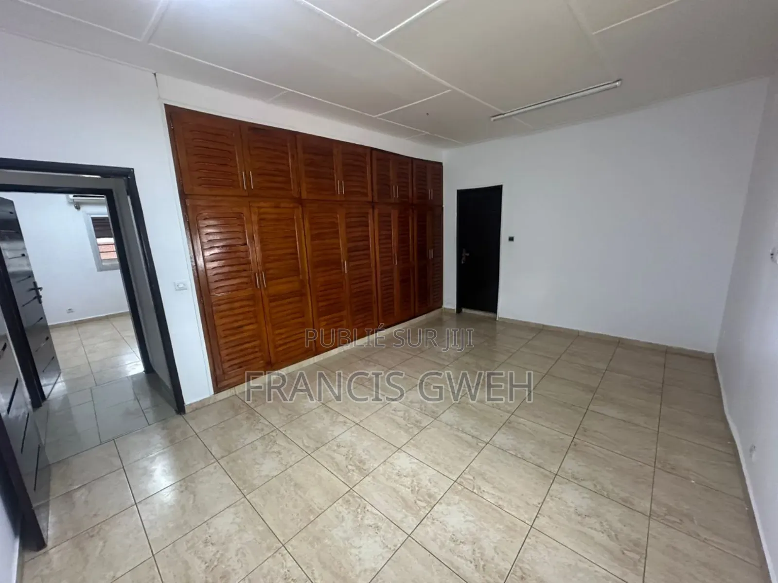 3chbre Duplex dans Francis Gweh, Cocody à Louer