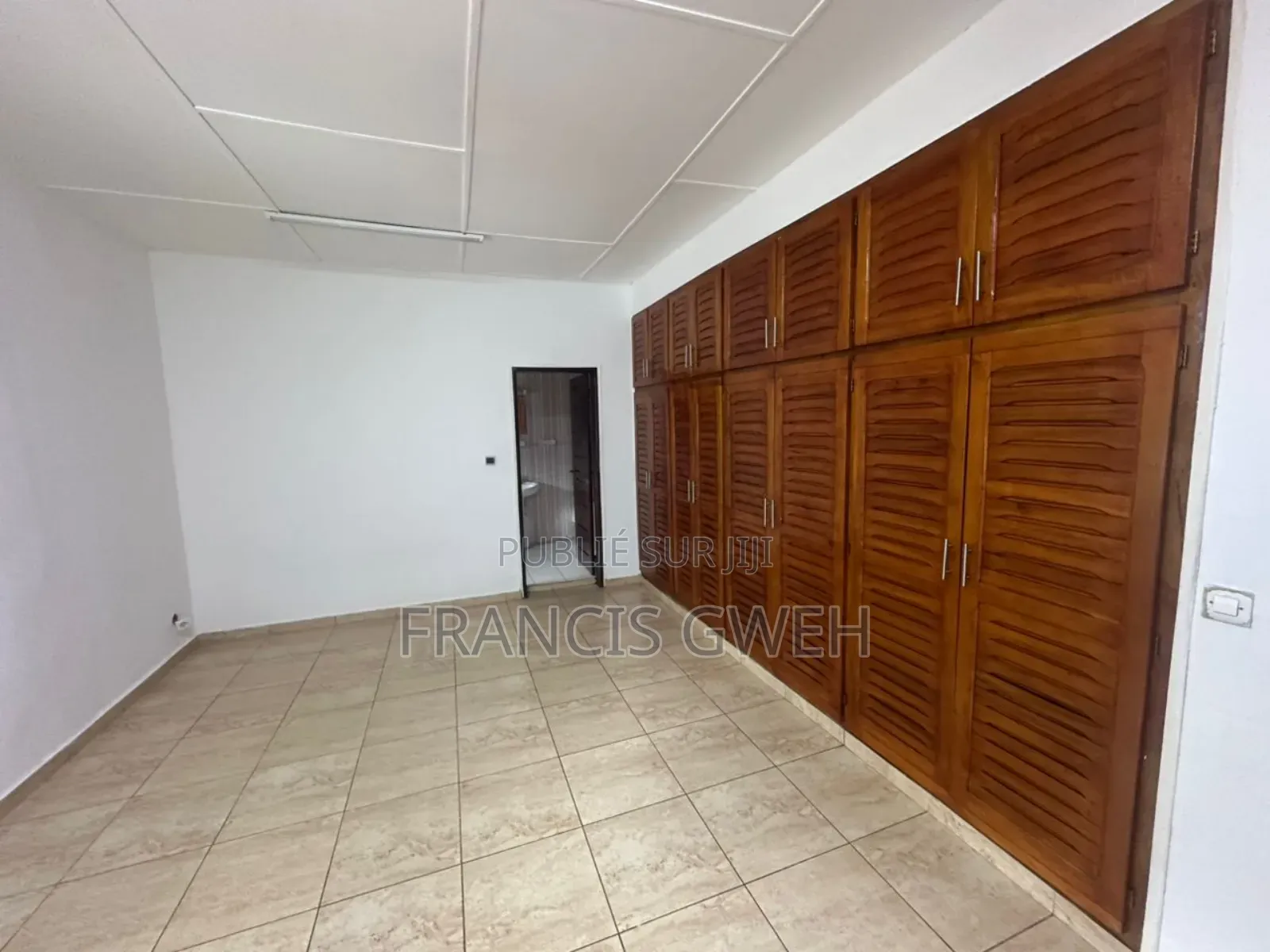 3chbre Duplex dans Francis Gweh, Cocody à Louer