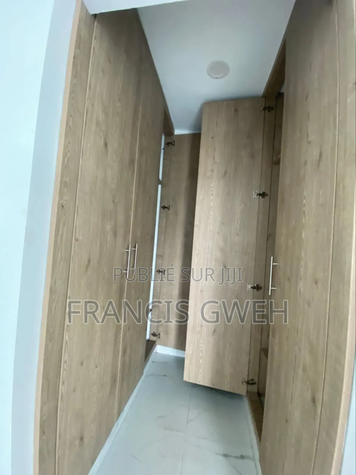 3chbre Appartement dans Francis Gweh, Cocody à Louer