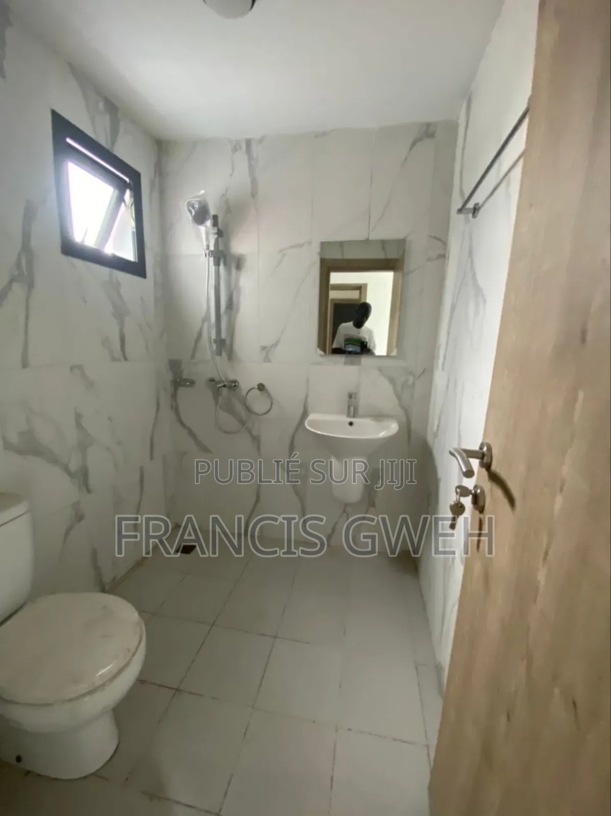 3chbre Appartement dans Francis Gweh, Cocody à Louer