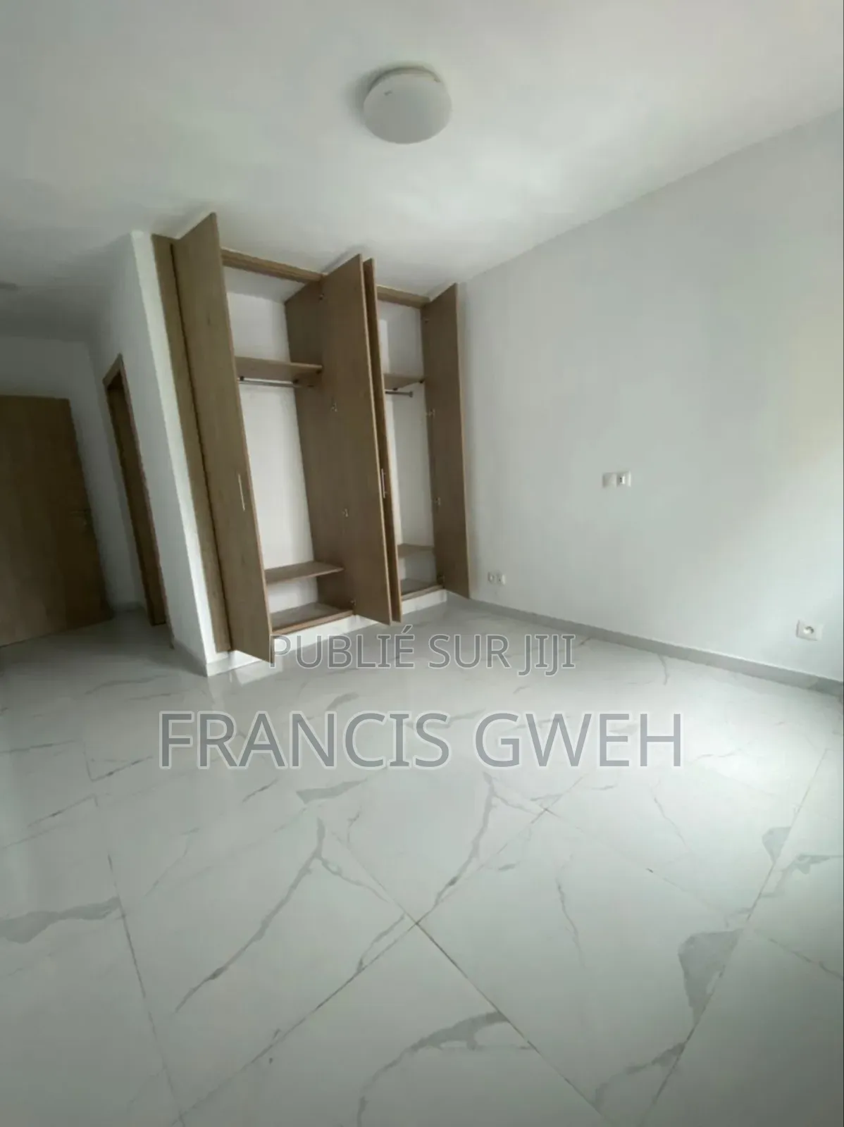 3chbre Appartement dans Francis Gweh, Cocody à Louer
