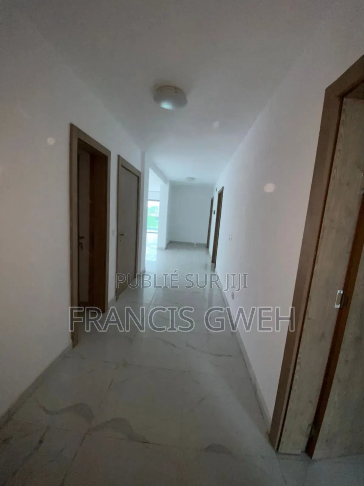 3chbre Appartement dans Francis Gweh, Cocody à Louer