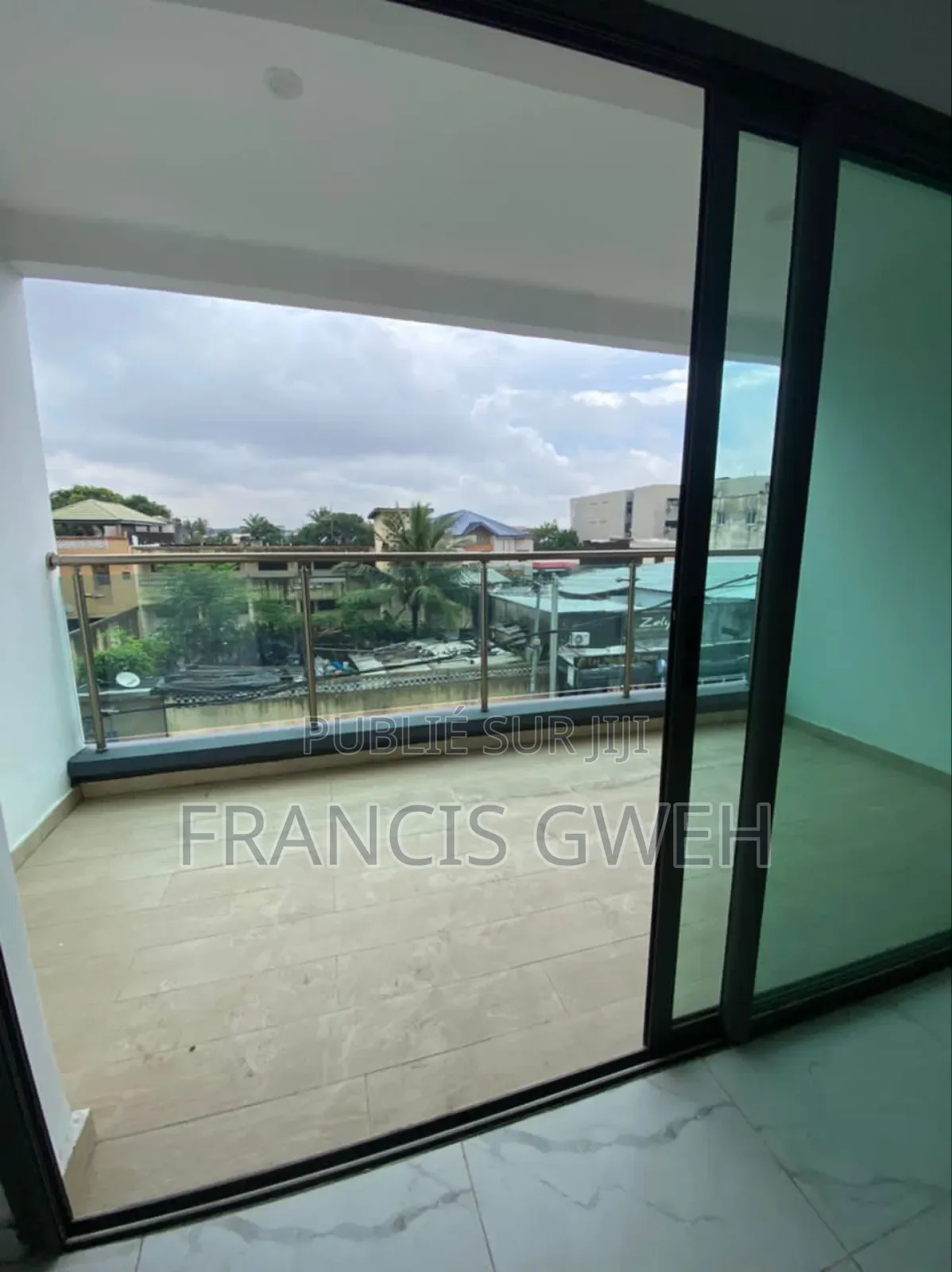 3chbre Appartement dans Francis Gweh, Cocody à Louer