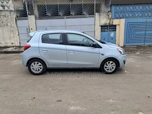 Mitsubishi Mirage ES 2019 Blue