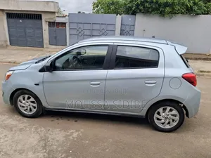 Mitsubishi Mirage ES 2019 Blue