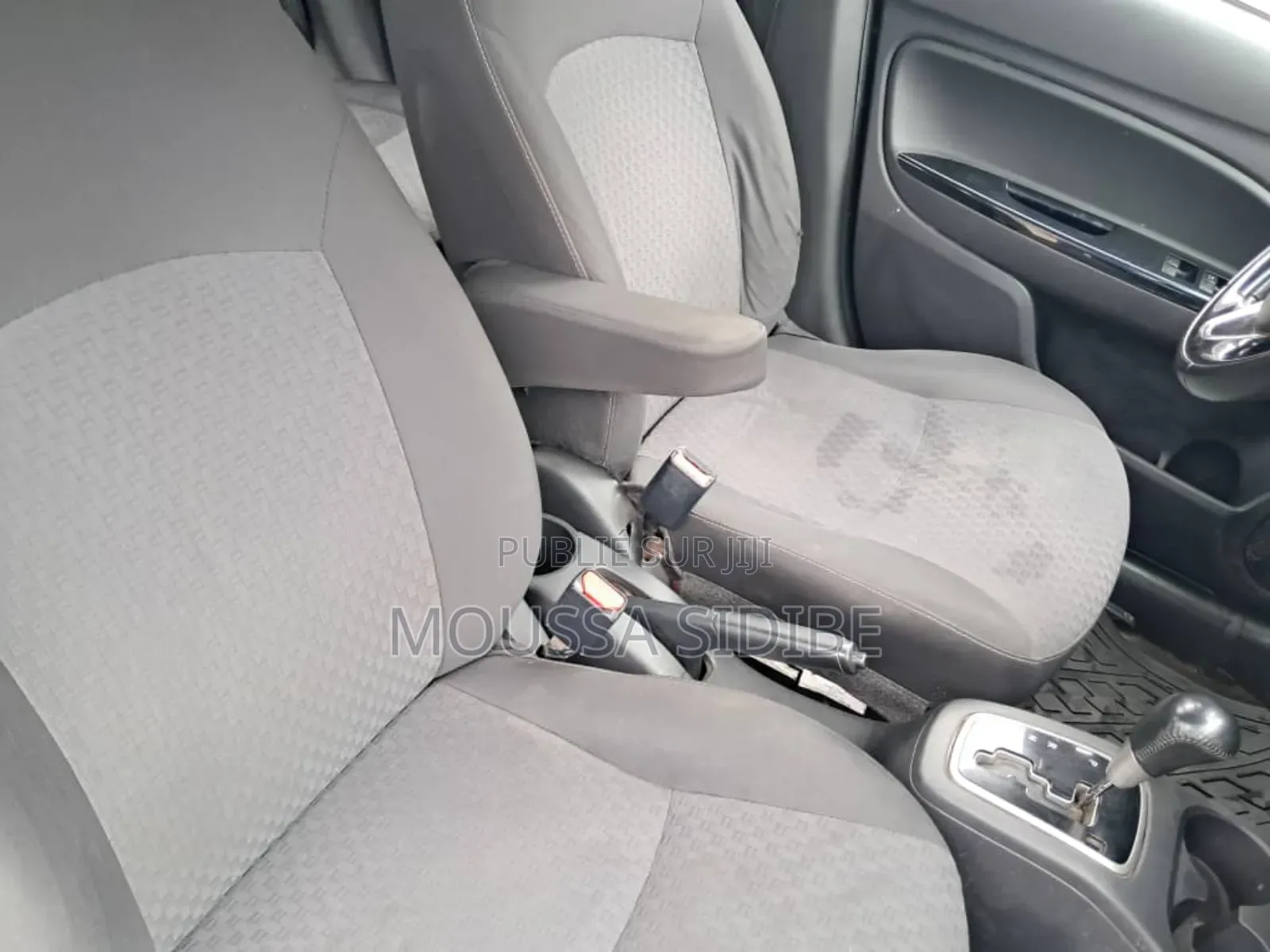 Mitsubishi Mirage ES 2019 Blue