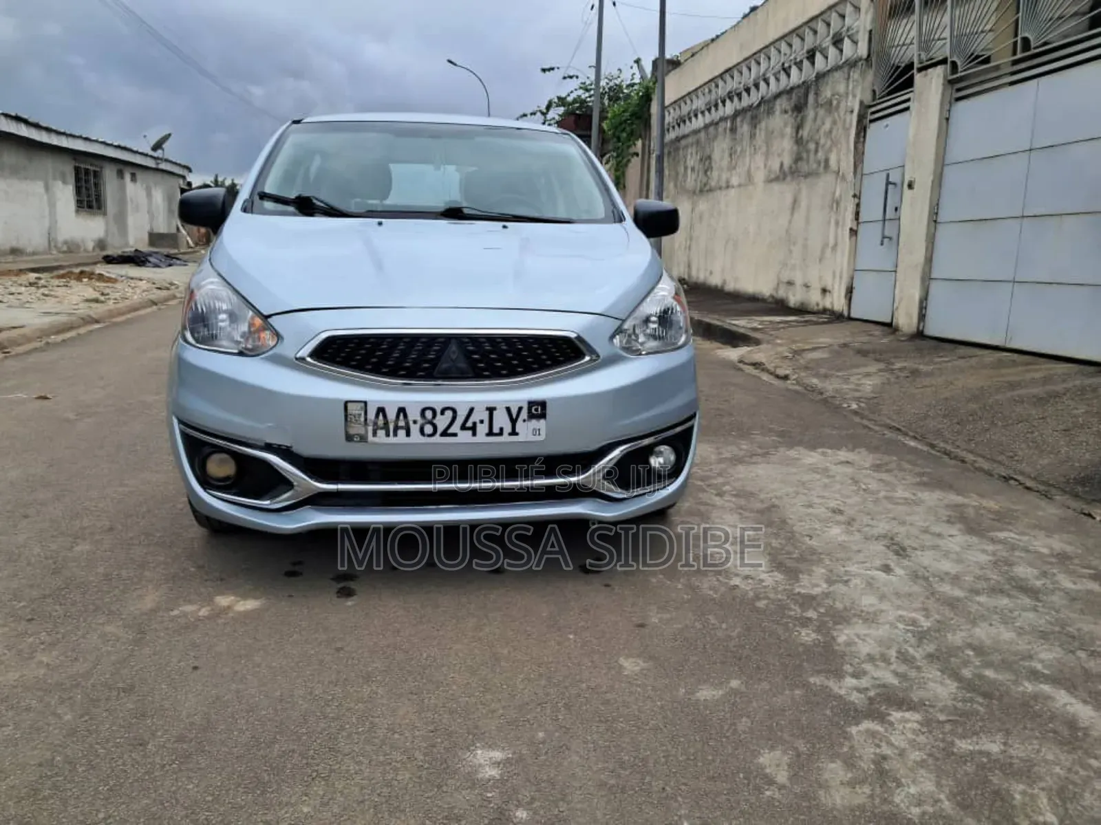 Mitsubishi Mirage ES 2019 Blue