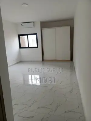 3chbre Appartement dans Building House, Cocody à Vendre