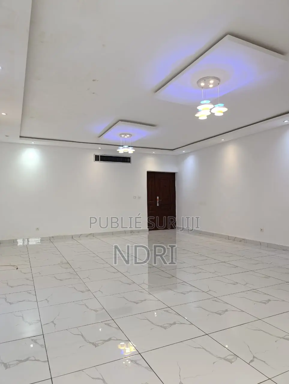 3chbre Appartement dans Building House, Cocody à Vendre