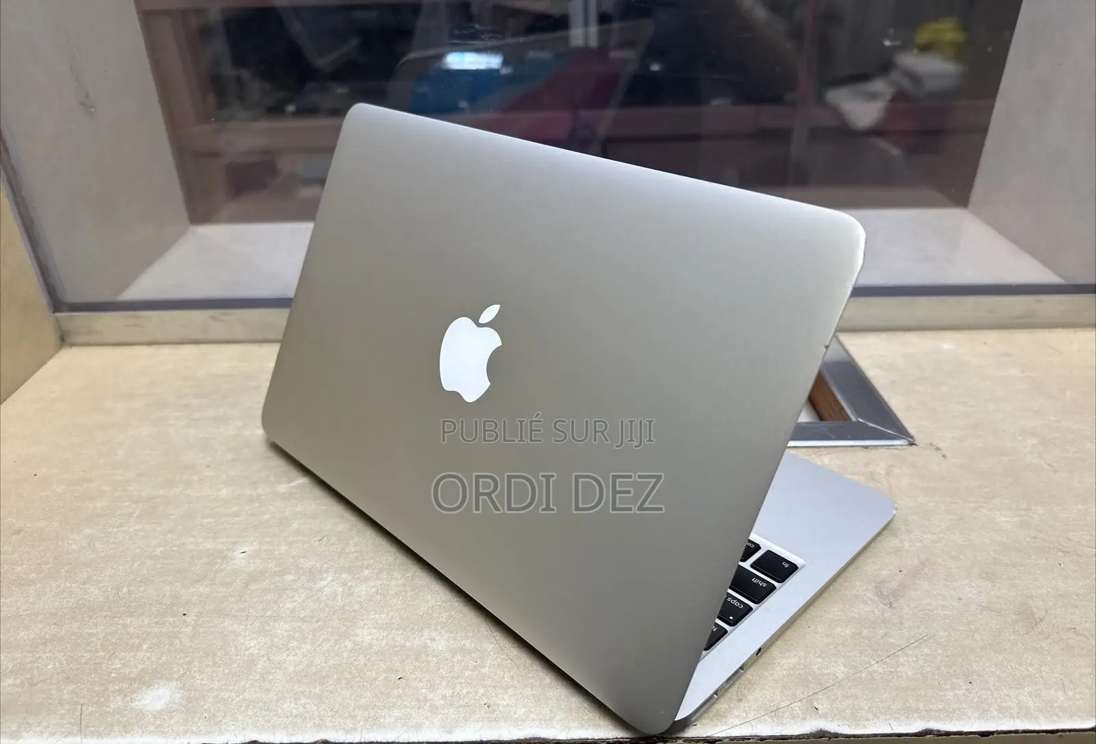 Ordinateur Portable Apple MacBook Air 4GB Intel Core I5 SSD 128GB