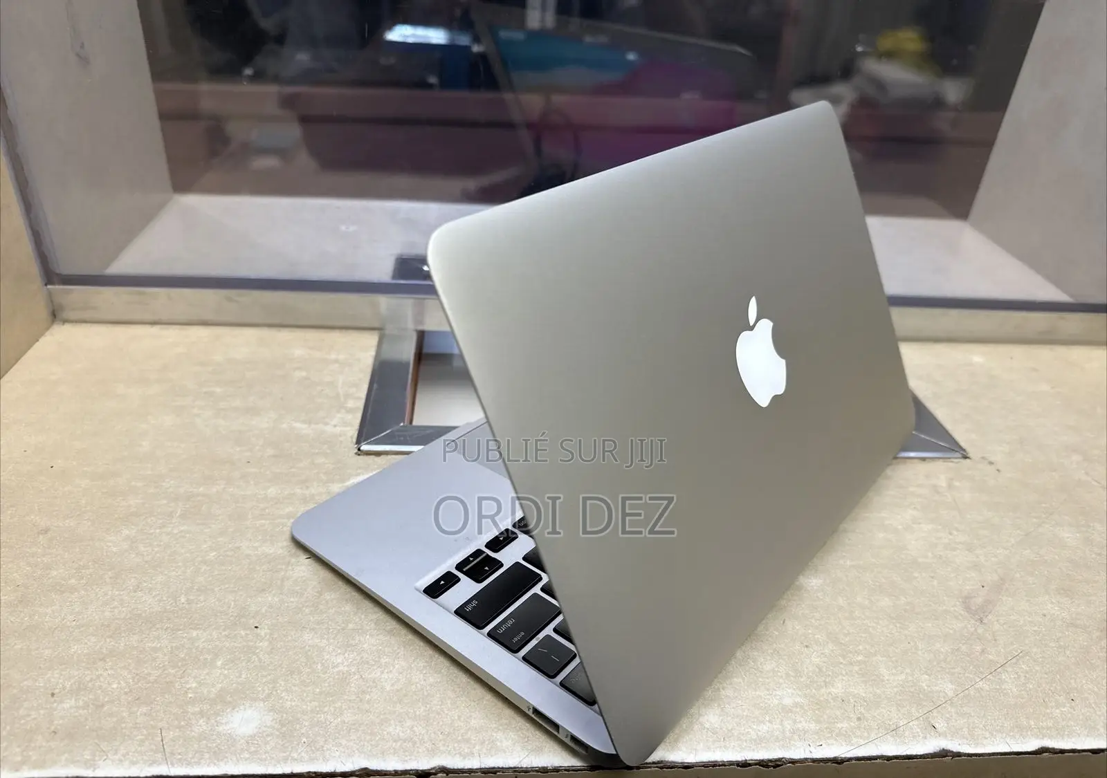 Ordinateur Portable Apple MacBook Air 4GB Intel Core I5 SSD 128GB