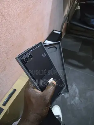 Photo - Samsung Galaxy Z Flip7 256 GB Gris