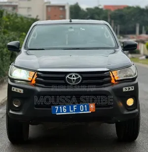 Photo - Toyota Hilux 2017 Black