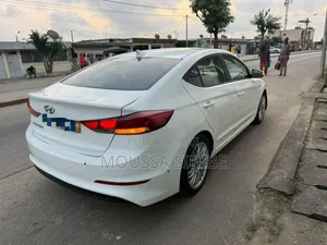 Hyundai Elantra 2018 Blanc