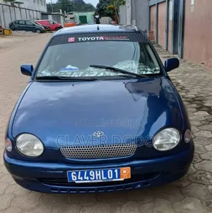 Photo - Toyota Corolla 1999 Blue