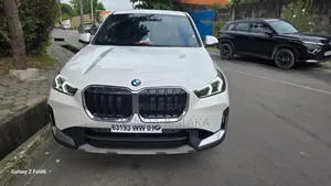 Photo - New BMW X1 xDrive28i Sports Activity Vehicle 2025 Blanc cassé