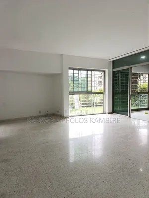 3chbre Appartement dans En Location À La, Cocody à Vendre