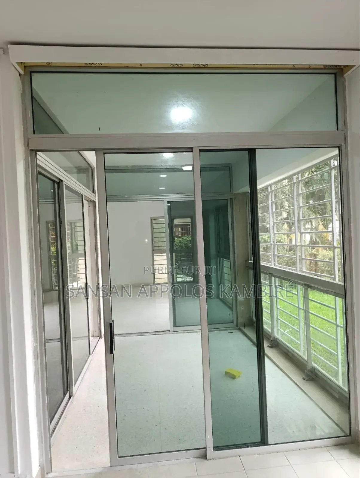 3chbre Appartement dans En Location À La, Cocody à Vendre