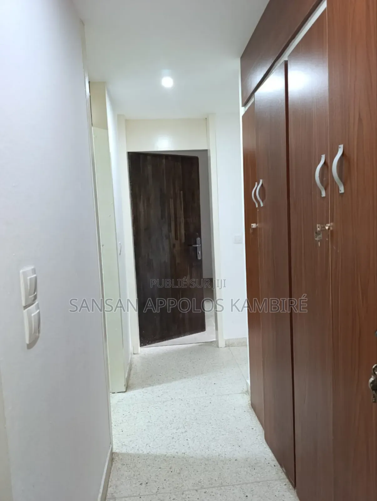 3chbre Appartement dans En Location À La, Cocody à Vendre