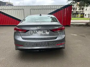 Hyundai Elantra Limited 2018 Gris