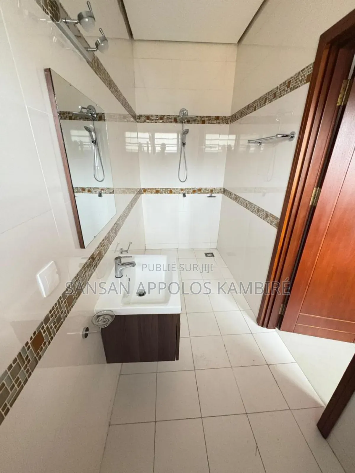 5chbre Duplex dans Une Belle Villa Avec, Cocody à Vendre