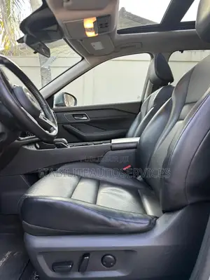 Nissan Rogue SV 2022 Gris