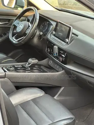 Nissan Rogue SV 2022 Gris