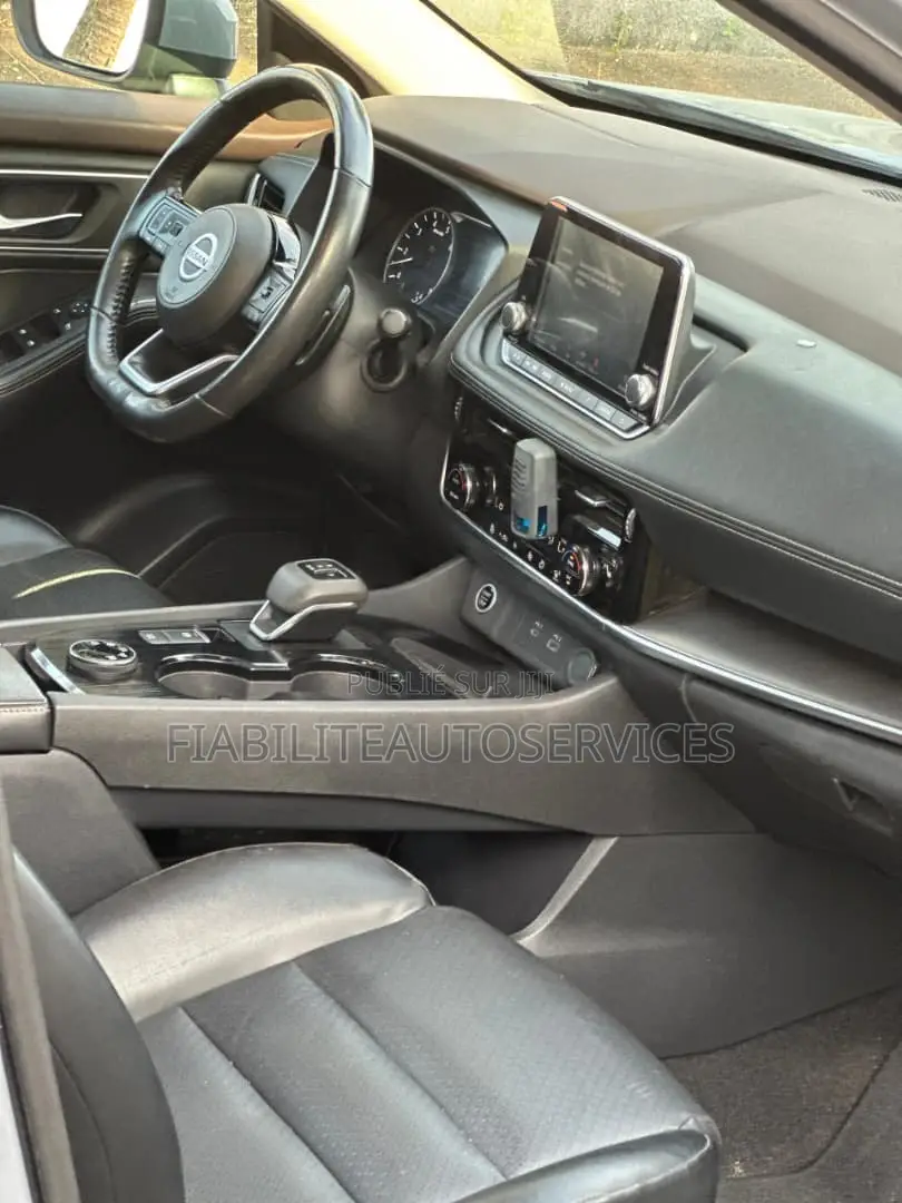 Nissan Rogue SV 2022 Gris