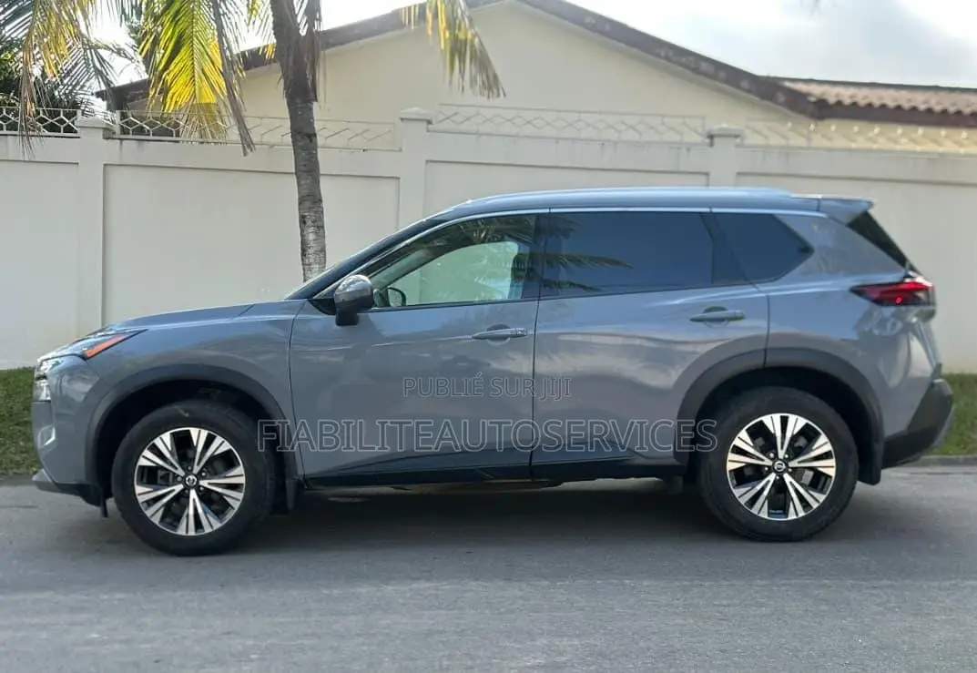 Nissan Rogue SV 2022 Gris