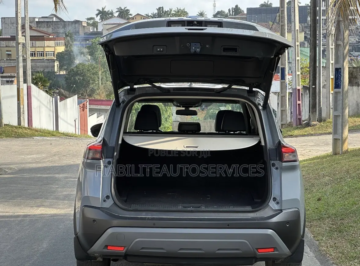 Nissan Rogue SV 2022 Gris