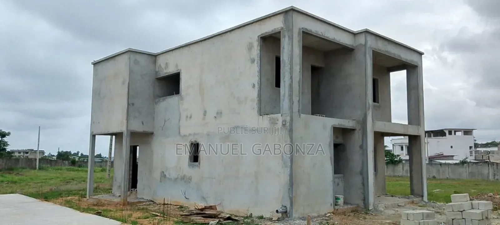 5chbre Duplex dans Gabonza, Yopougon à Vendre